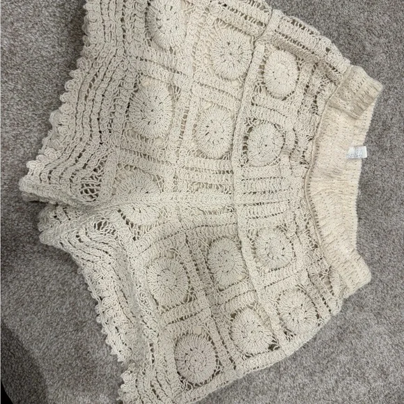 Crochet Mini Shorts in Cream - Picture 3 of 3